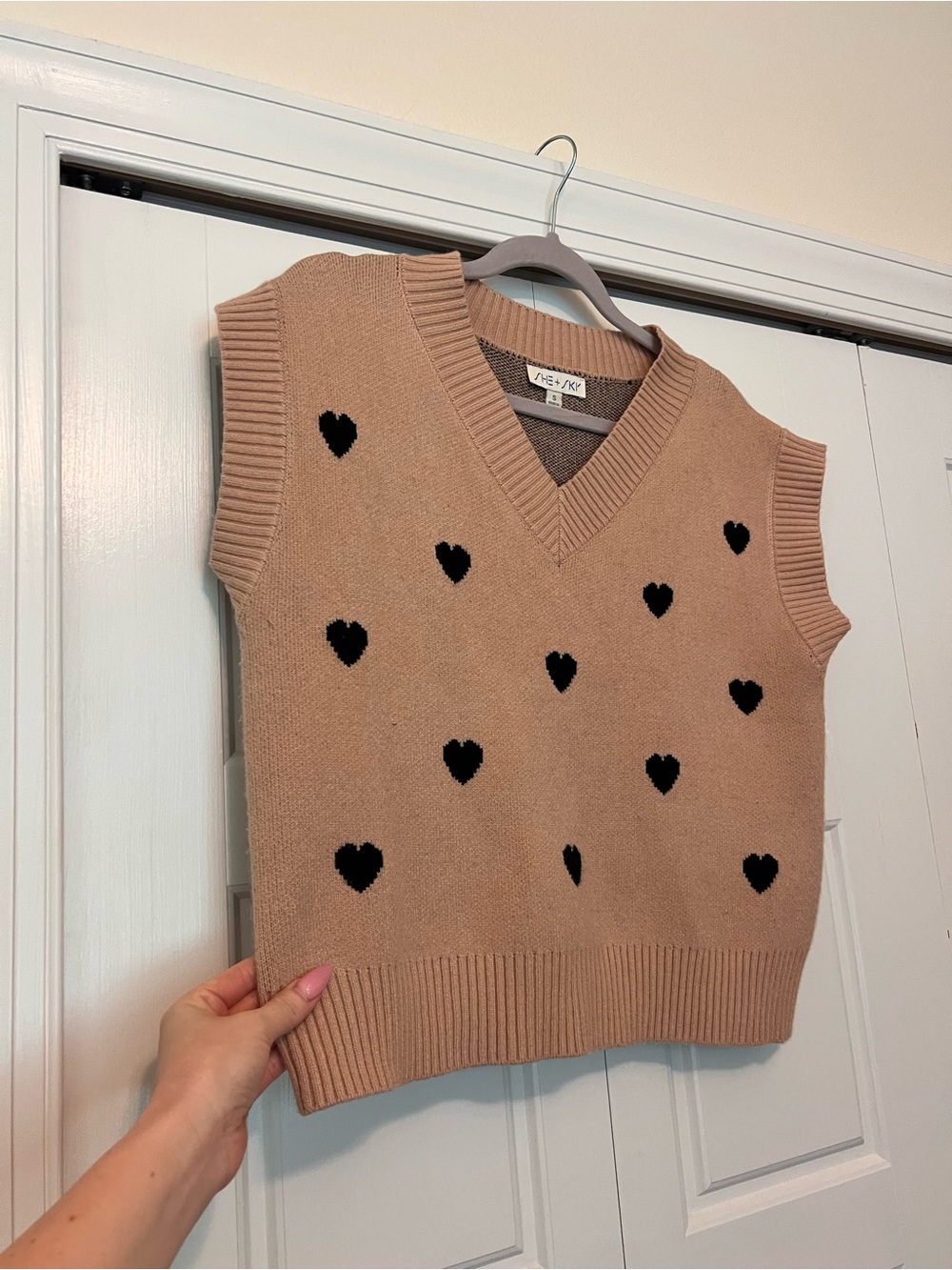 She + Sky Camel V-Neck Heart-Print Sweater Vest